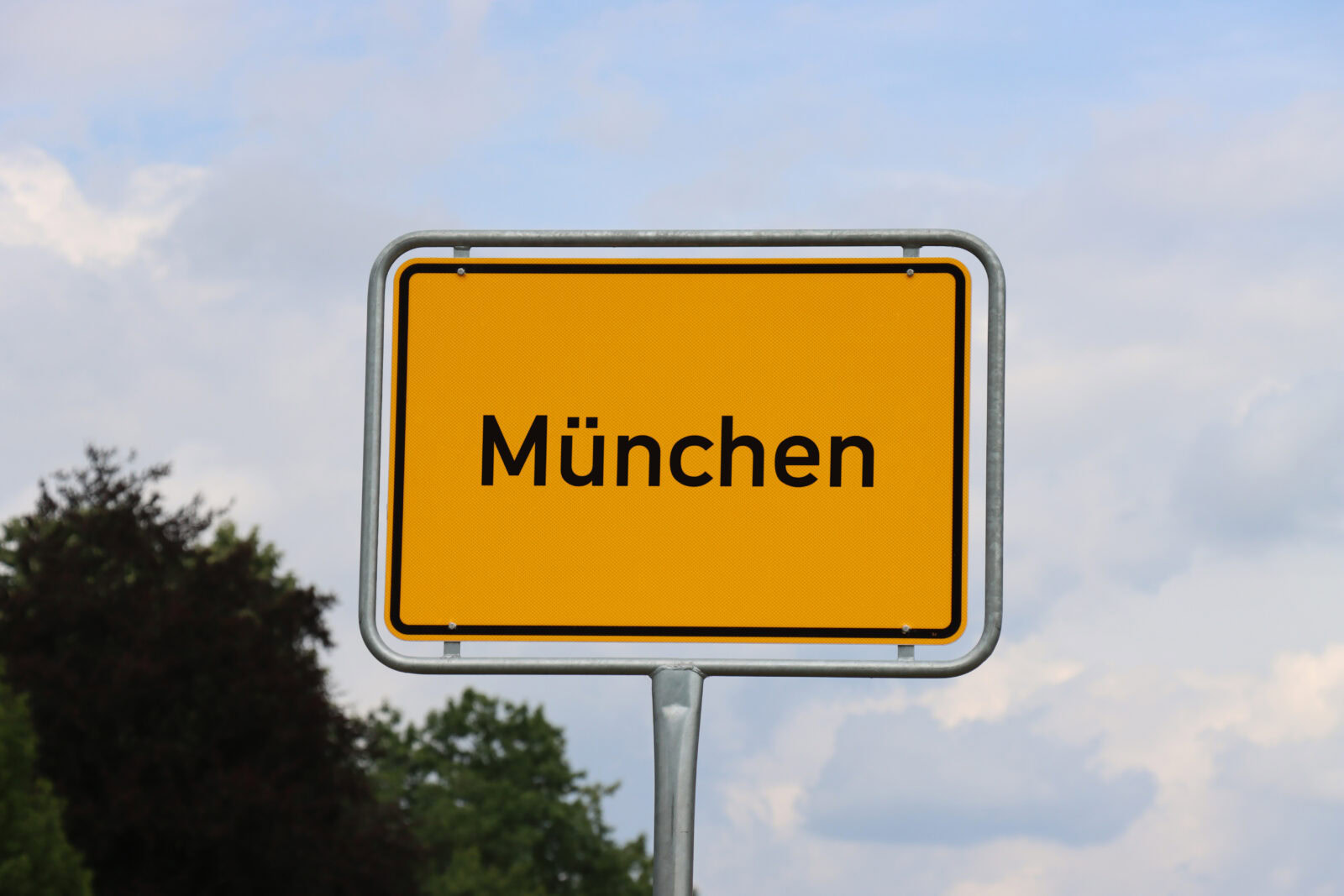 Ortsschild München – Symbolbild für die neuen Staytoo Studentenapartments in München