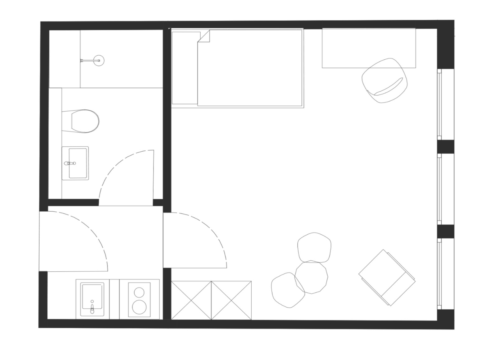 Grundriss eines möblierten Einzimmerapartments mit Wohn- und Schlafbereich, Küchenzeile, Badezimmer, Eingangsbereich und Sitzplatz.